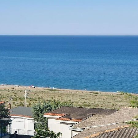 Tinta Dal Mare. Bilocale Vista Mare A Calopezzati Apartment Exterior photo