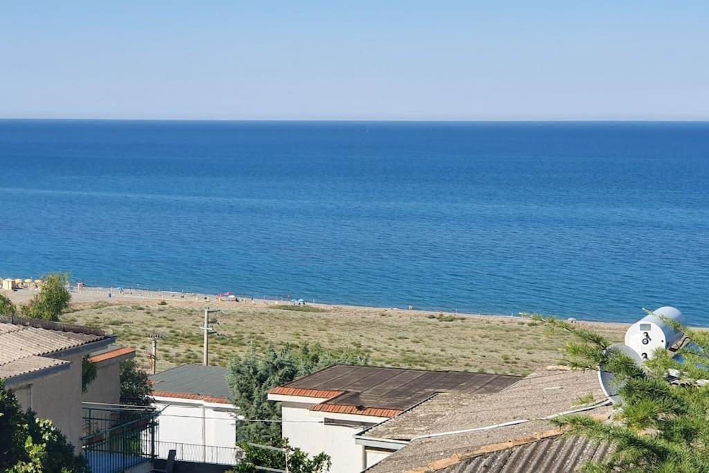 Tinta Dal Mare. Bilocale Vista Mare A Calopezzati Apartment Exterior photo